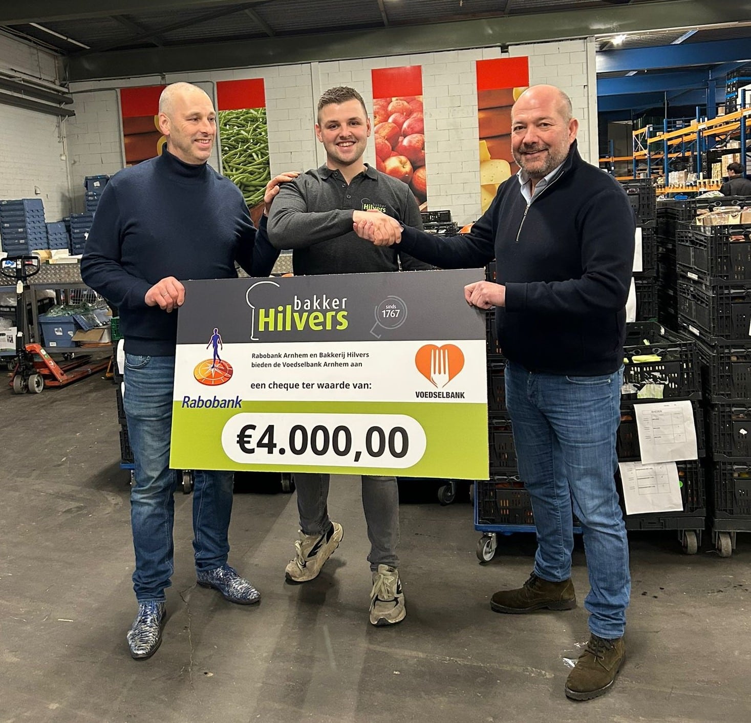 Bakkerij Hilvers doneert 4000 euro aan voedselbank Arnhem